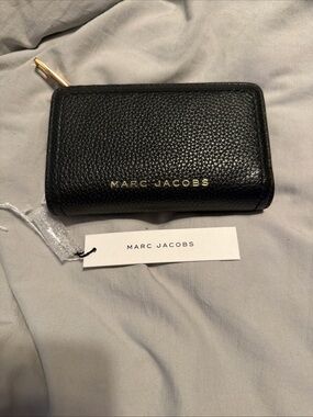 NWT Marc Jacobs Black Zip Around Leather Wallet 6in x 4in- Retail $185